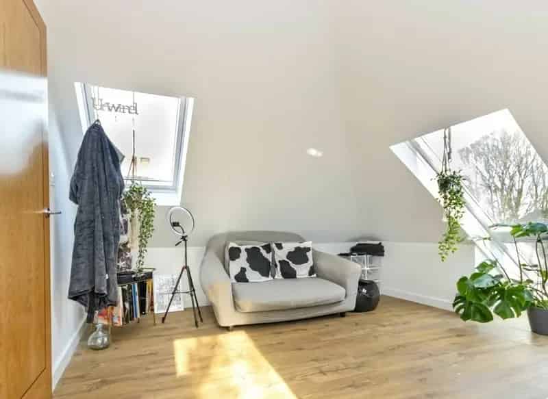 Large Studio Apartment near Twickenham Station