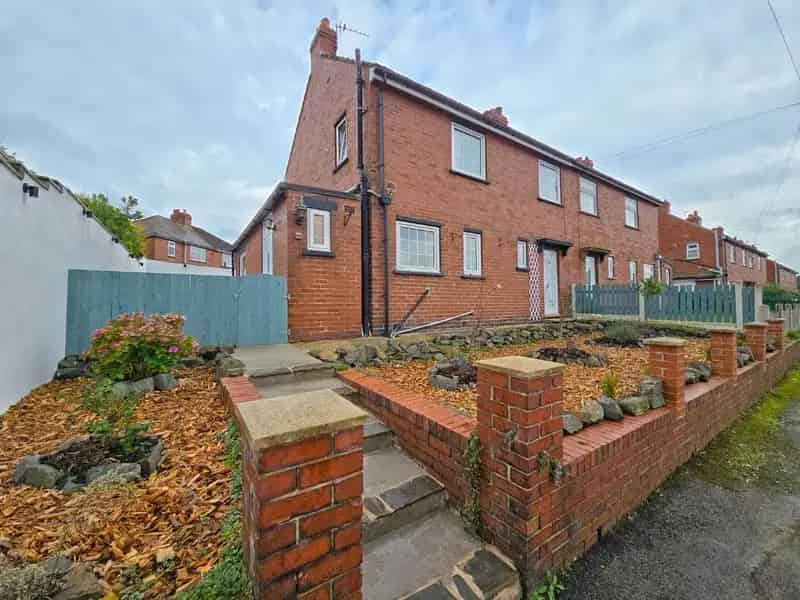 3 Bed Semi-Detached House For Sale Near M1 J37