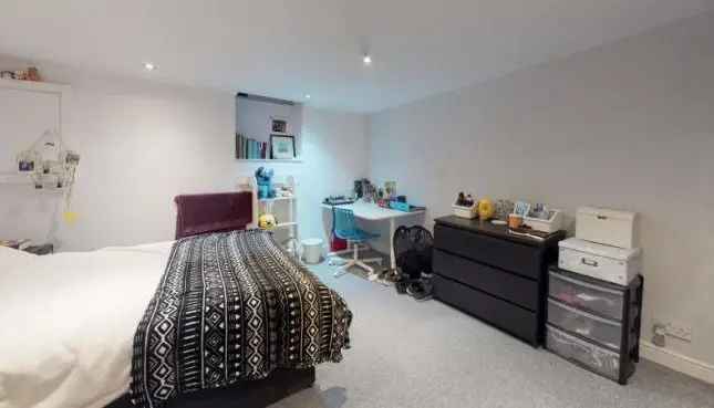 Four Double Bedroom House Near Euston Warren Street