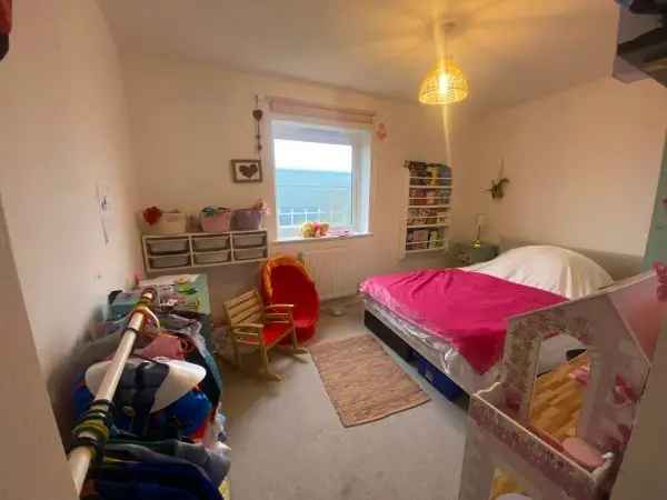 Flat For Rent in Borough of Runnymede, England