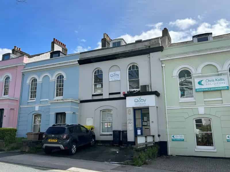 1363 SqFt Grade II Listed Building - Ideal for Medical, Office, or Student Use