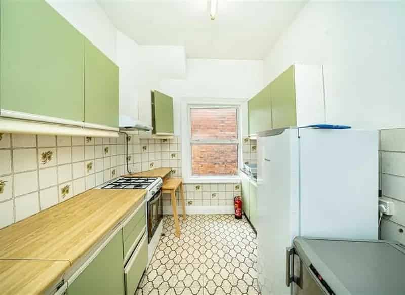 3 Double Bedroom House with Off Street Parking and Garden