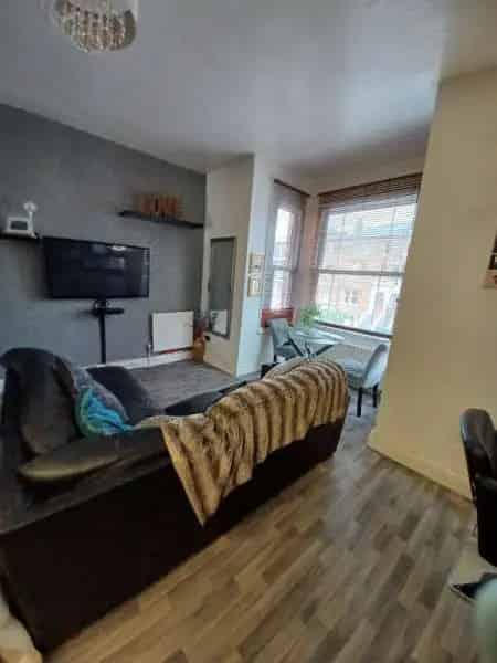 1-Bed Victorian Apartment Swap for 2-3 Bed House or Flat