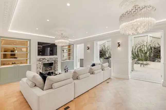 Luxury Duplex Apartment in Eaton Square Belgravia