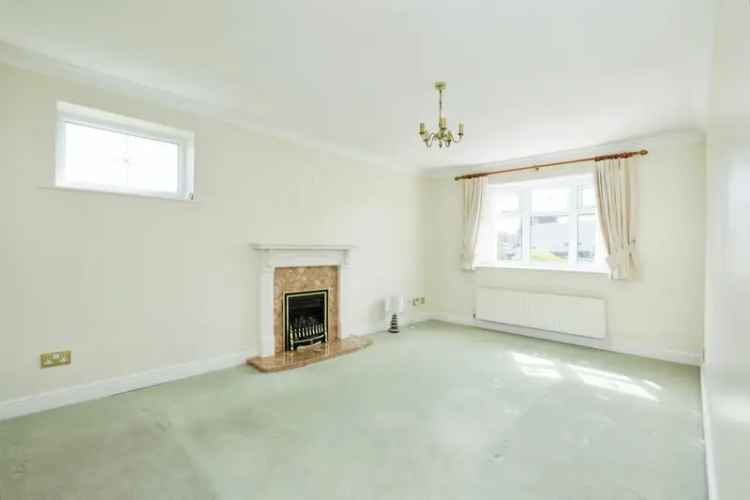 3 Bed House with Conservatory and Garage