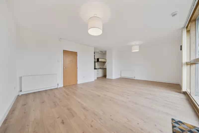 Spacious 2-Bed Apartment with Private Garden QE3 Building Clyde