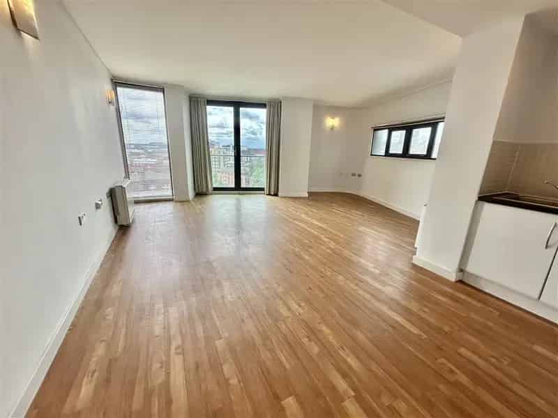 One Bedroom Apartment in City Centre Ice House Building