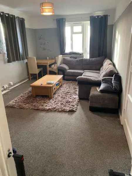 Flat For Rent in Chesham, England