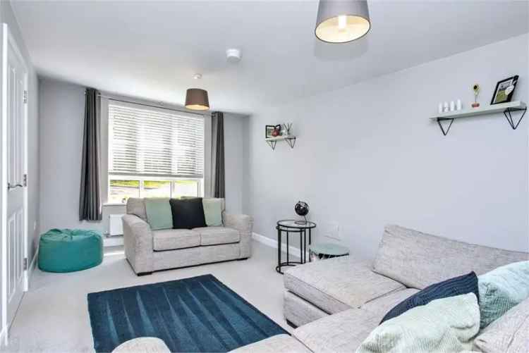4 Bed Detached House with Spacious Reception Room