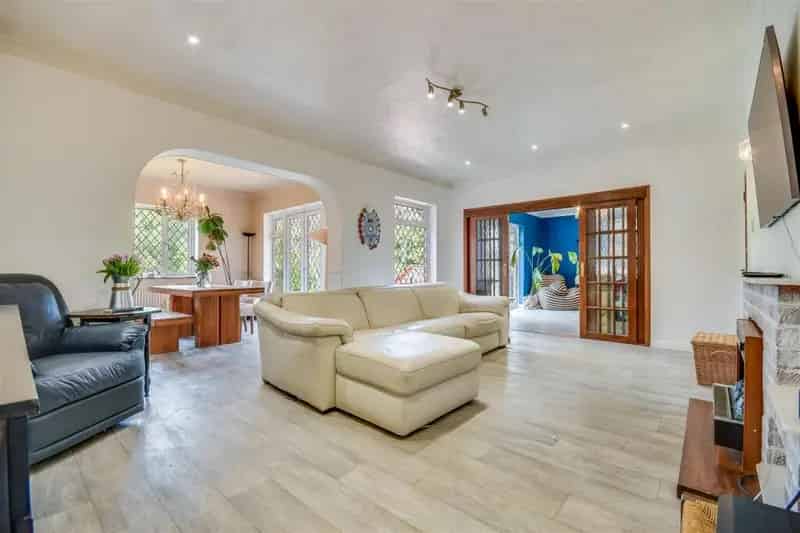 3 Bedroom Detached House for Sale Near Shenfield Station