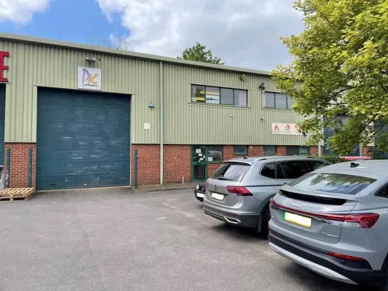 Modern Warehouse Unit with Parking 12 Spaces 3-Phase Power