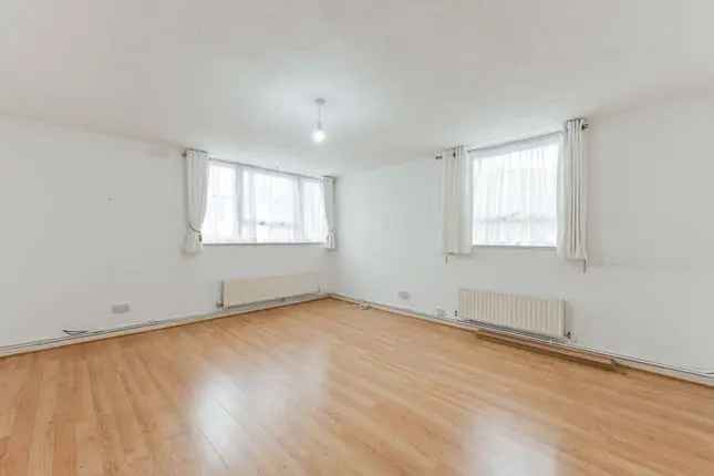 Bungalow to rent in Temperley Road, Balham, London SW12