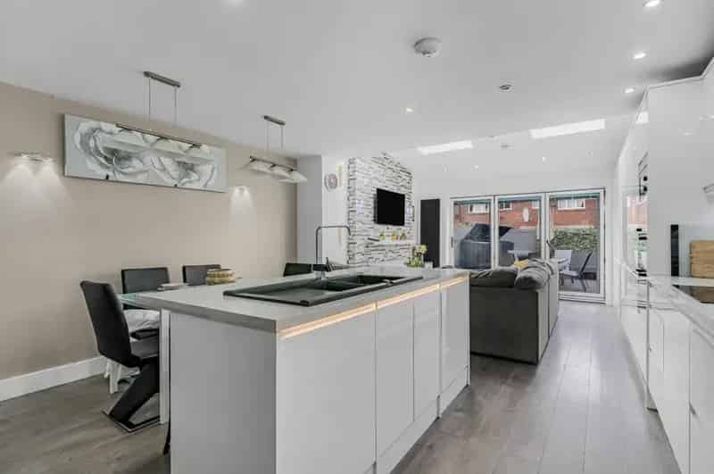4 bedroom House
 For Sale 
Total Size: 1077 SQ FT