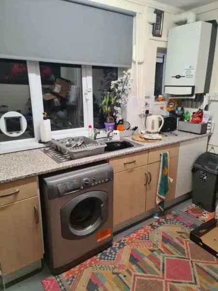 Flat For Rent in Taunton, England