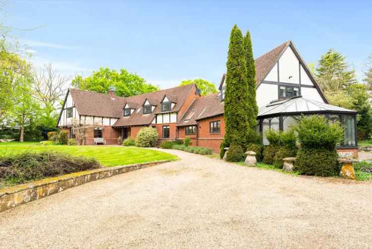 6 Bedroom Country House with Pool Near Shawford Station