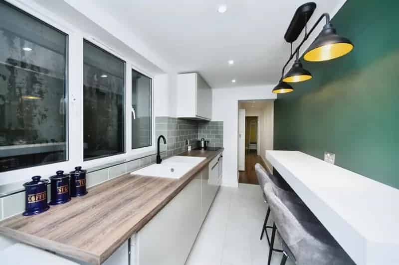 Refurbished 2-Bedroom Apartment Near Brighton Seafront