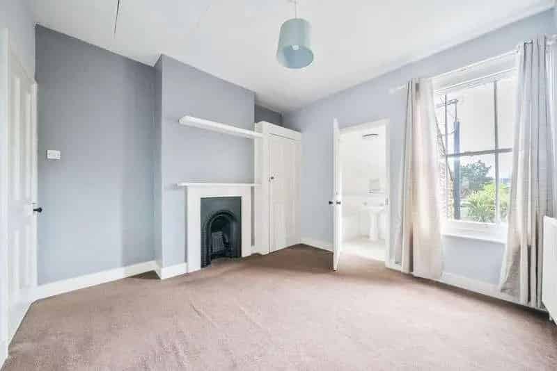 2 Bed House for Sale Near Kingston Station and Richmond Park