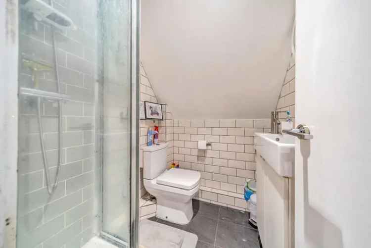 Balham One Bedroom Flat Near Tube Station and Amenities