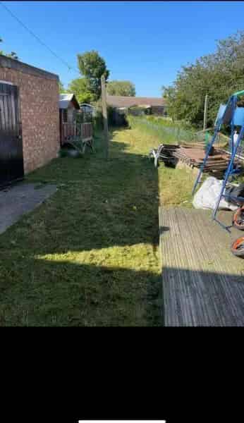 Large 2 Bed House Near Shops and Amenities
