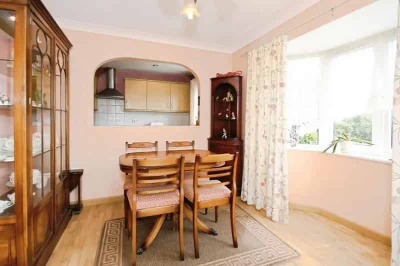 4 Bed Detached House For Sale - No Upward Chain