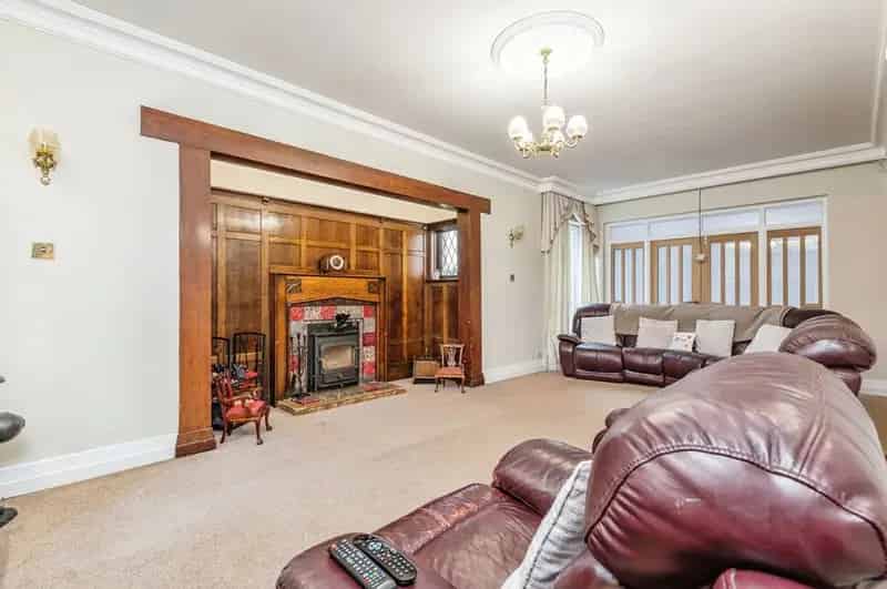 6 bedroom Detached House for sale, Tingley, West Yorkshire, WF3