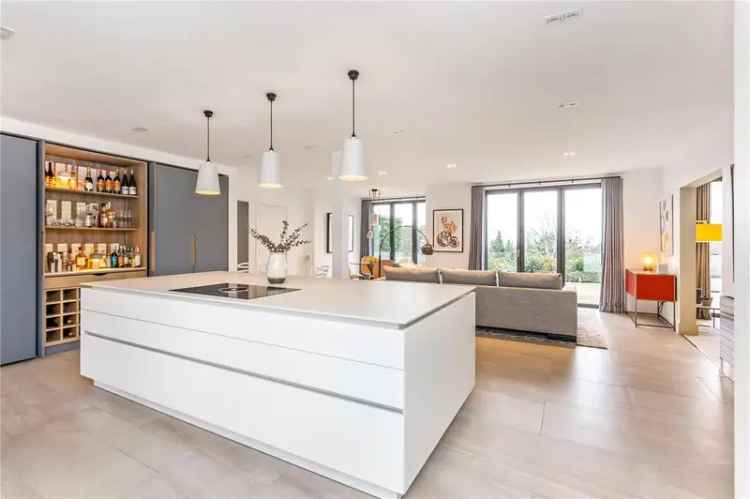 6 Bedroom Detached House for Sale in Cheltenham Cotswolds