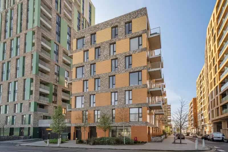 Greenwich Riverside Penthouse Apartment with Wrap Around Terrace