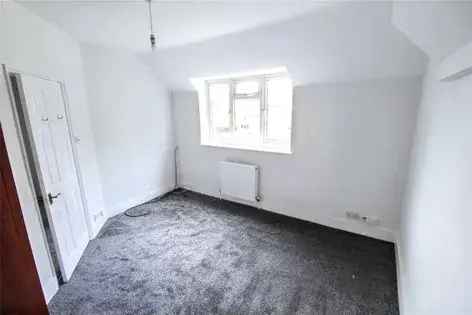 3 Bedroom House 68m² London Spacious Garden Off Street Parking
