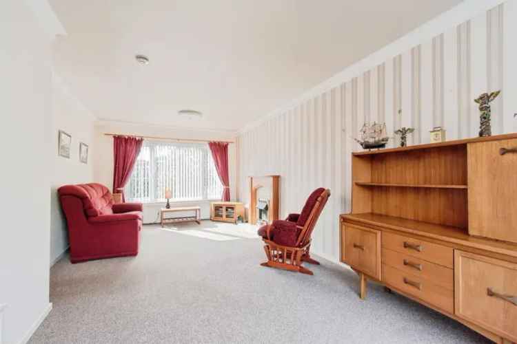 3 Bed House For Sale - Driveway, Garden, Fitted Wardrobes