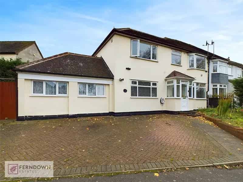 5 Bedroom Semi-Detached House for Sale