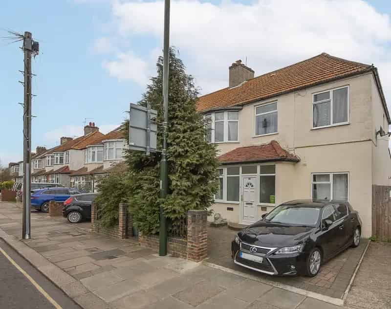 6 Bedroom Semi Detached House For Sale