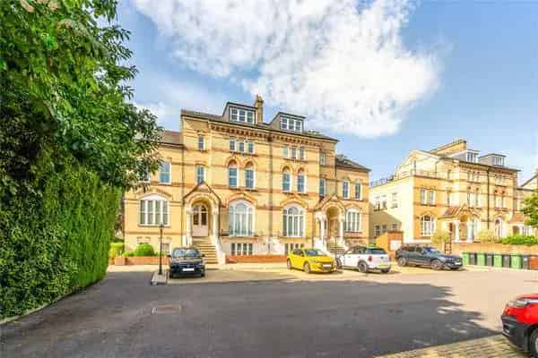 Savill Court Apartment 1A: 2 Bed Garden Apartment