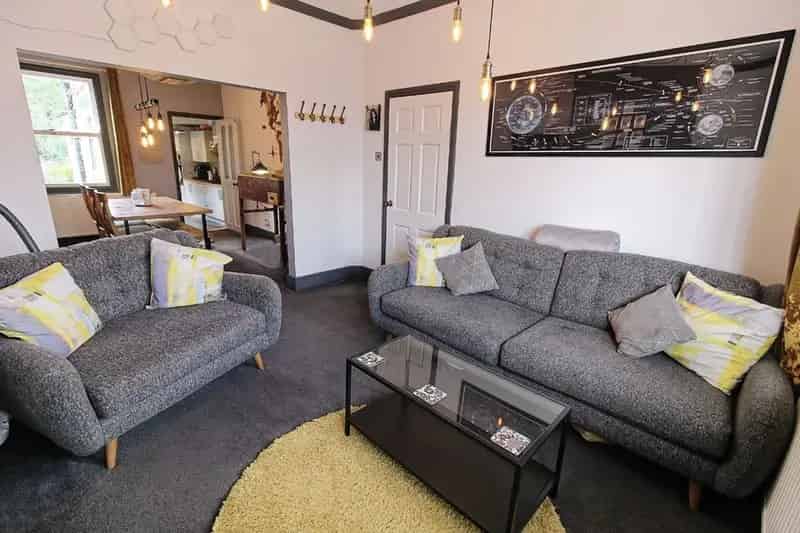 3 Bedroom Mid Townhouse For Rent