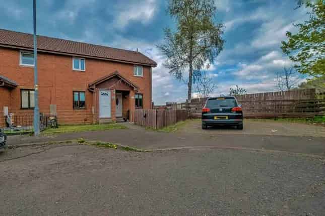 Flat for Sale in Tillycairn Place Glasgow G33