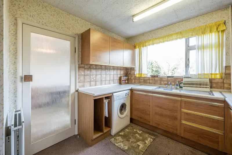 3 Bedroom Semi-Detached House For Sale Wall Heath