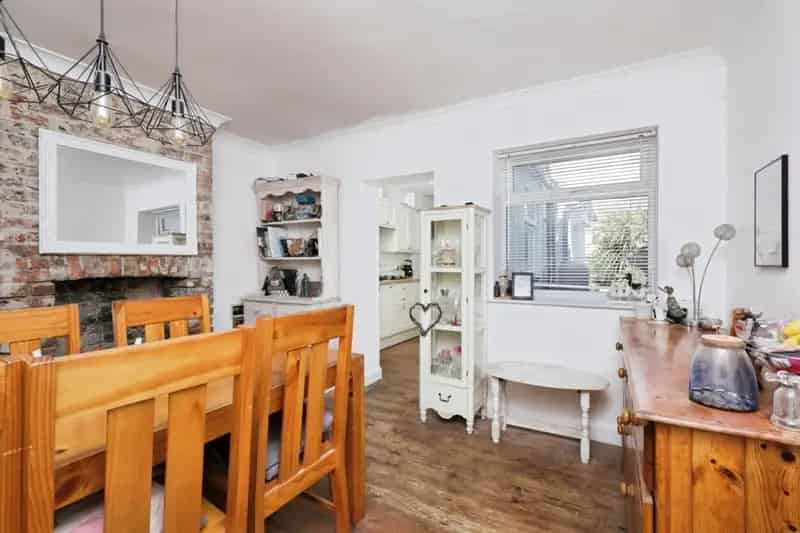 2-Bed Victorian House Near Polegate Train Station