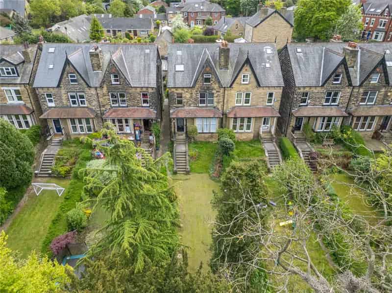 Victorian Semi Detached Villa Near Roundhay Park