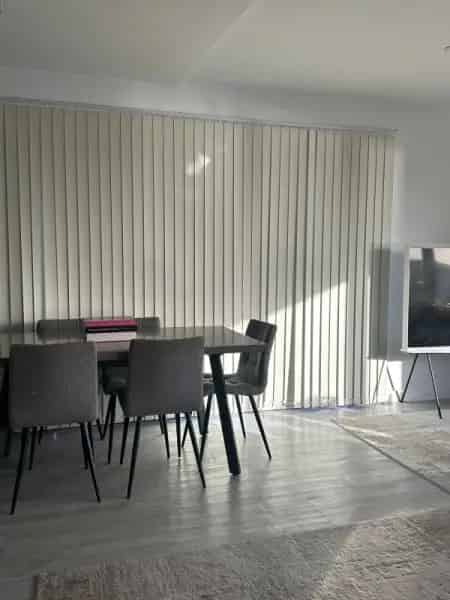 Luxury Two-Bedroom Flat London City Island Thames Views