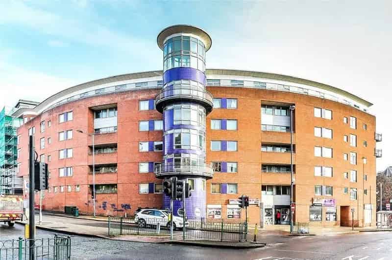 2 Bedroom Furnished City Centre Apartment Near Snow Hill Station