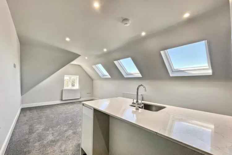 2 Bedroom Flat for Sale Near Cliff Top