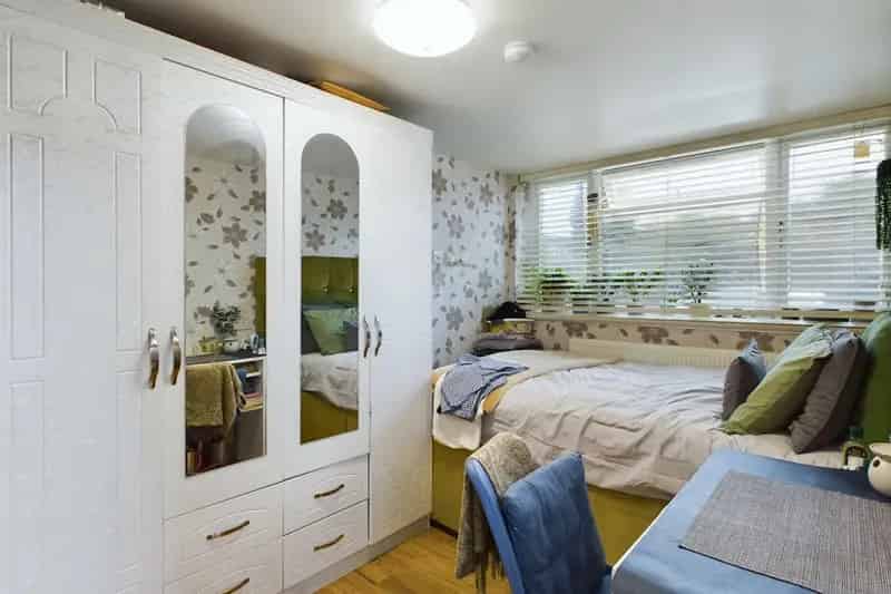 5-Bed 3-Story HMO House High Rental Income Potential Freehold