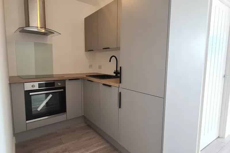 43sqm Apartment 1 Bedroom Kitchen Living Room 12 Month Tenancy