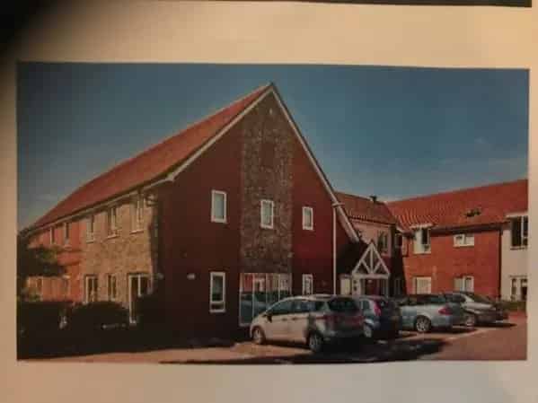 Retirement Flat with River Views and Local Amenities