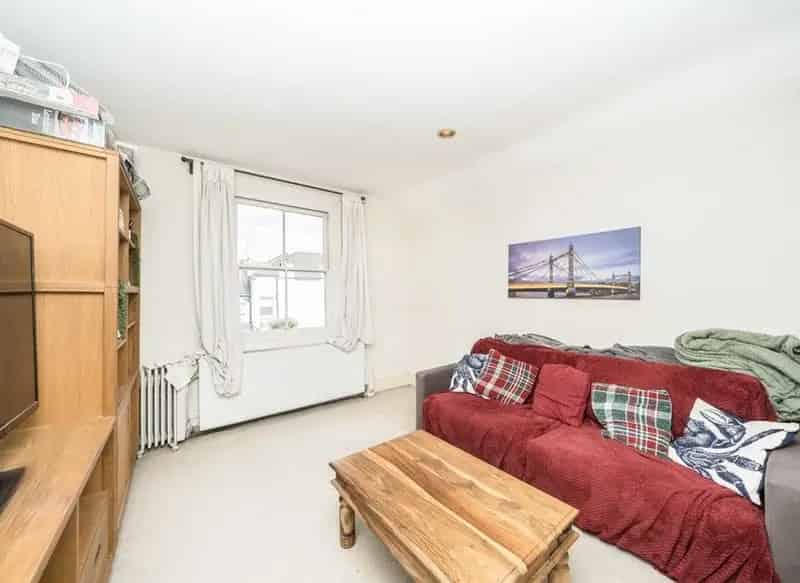 Stunning Victorian Flat near Putney High Street - Two Bedroom Potential