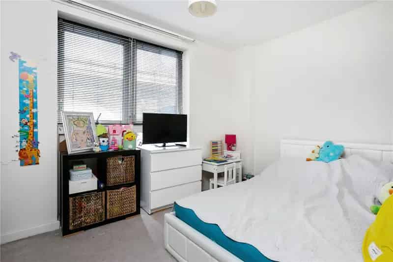 2 Bedroom Maisonette London - 800sqft - Furnished