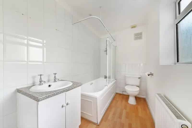 One Bedroom Maisonette Near East Croydon Station