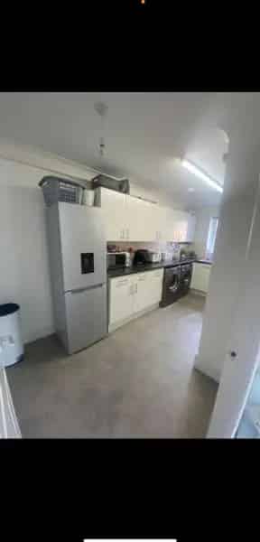 Spacious 2 Bed Ground Floor Property with Ample Parking Near Bracknell