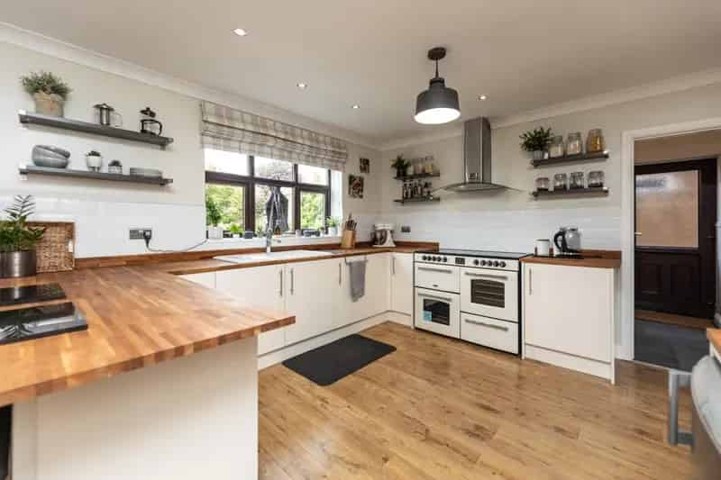 4 Bedroom Detached House For Sale in Pontefract