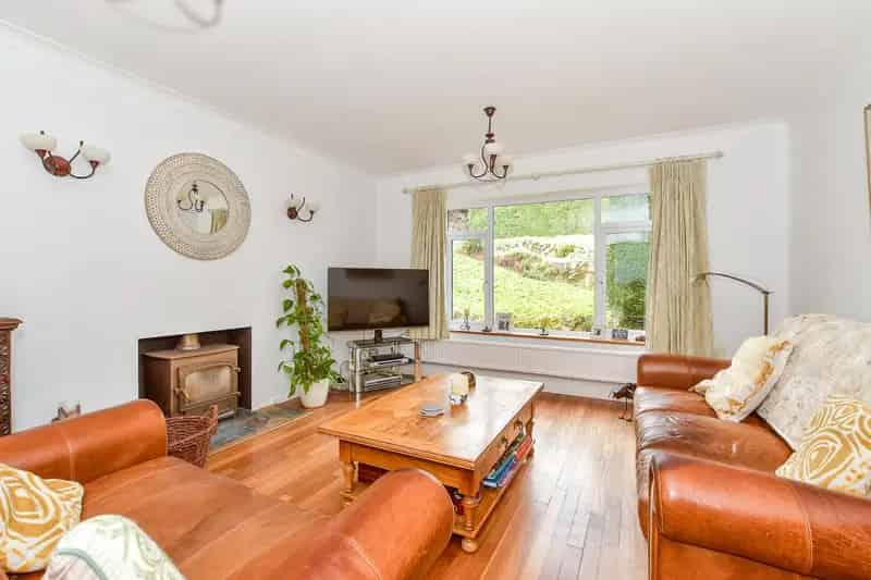 6 Bedroom Detached House for Sale Tunbridge Wells