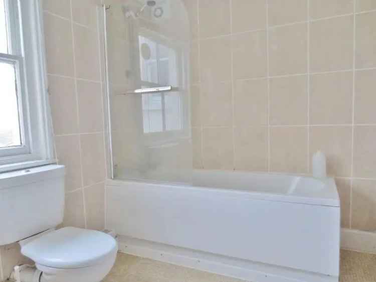 6 Bedroom House for Students Central Location Modern Kitchen